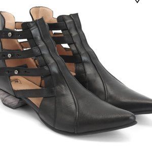 John Fluevog Truth Bekkie Black 7 gothic strappy witchy pointy shoes Pre-owned